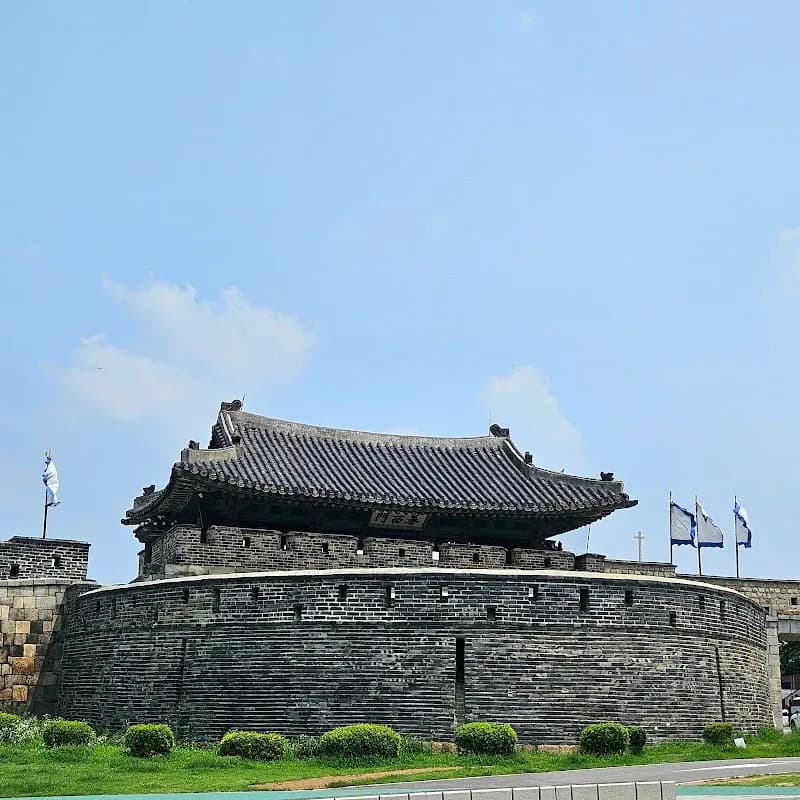Seoul to Suwon Day Trip: UNESCO Fortress, Starfield Library & Chicken 4
