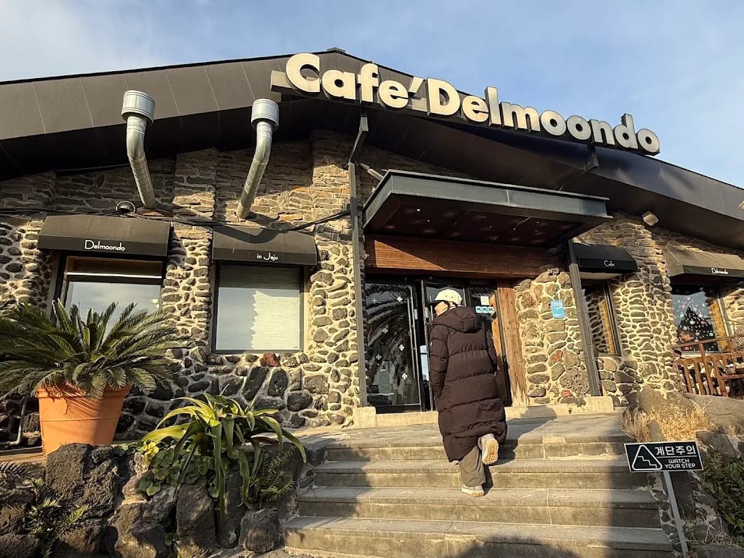 Cafe Del Moondo 2
