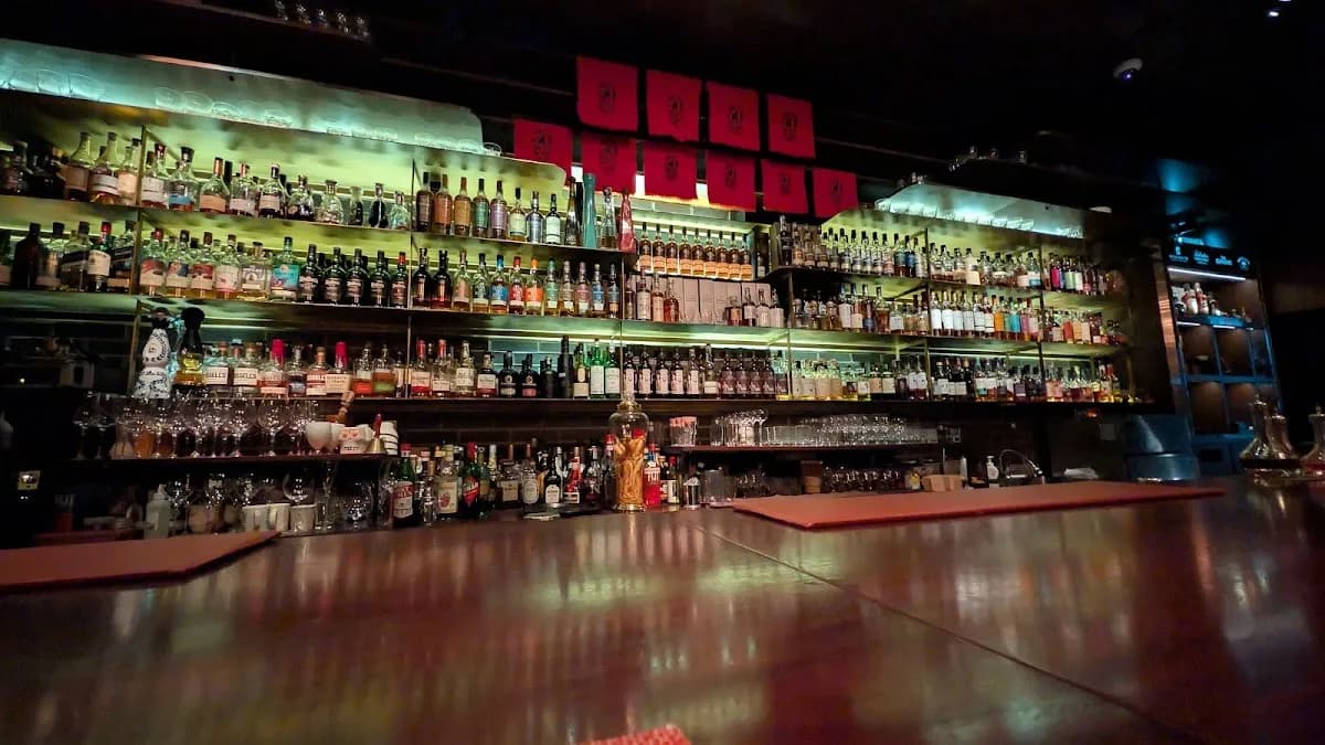 Seoul After Dark: Night Culture & Hidden Views 2D 7