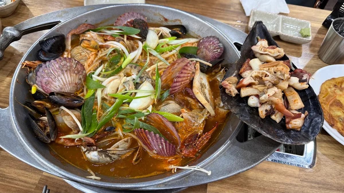 Seogwipo Seafood Stew (Haemul-tang) 2