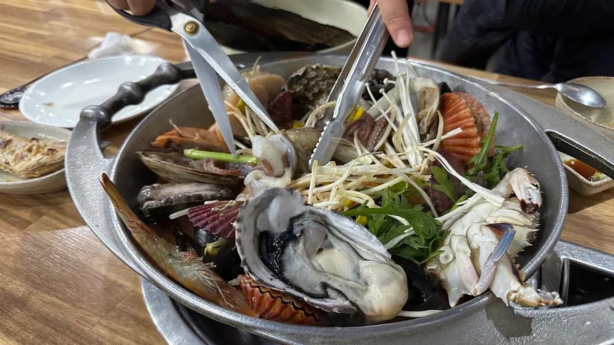 Seogwipo Seafood Stew (Haemul-tang) 3