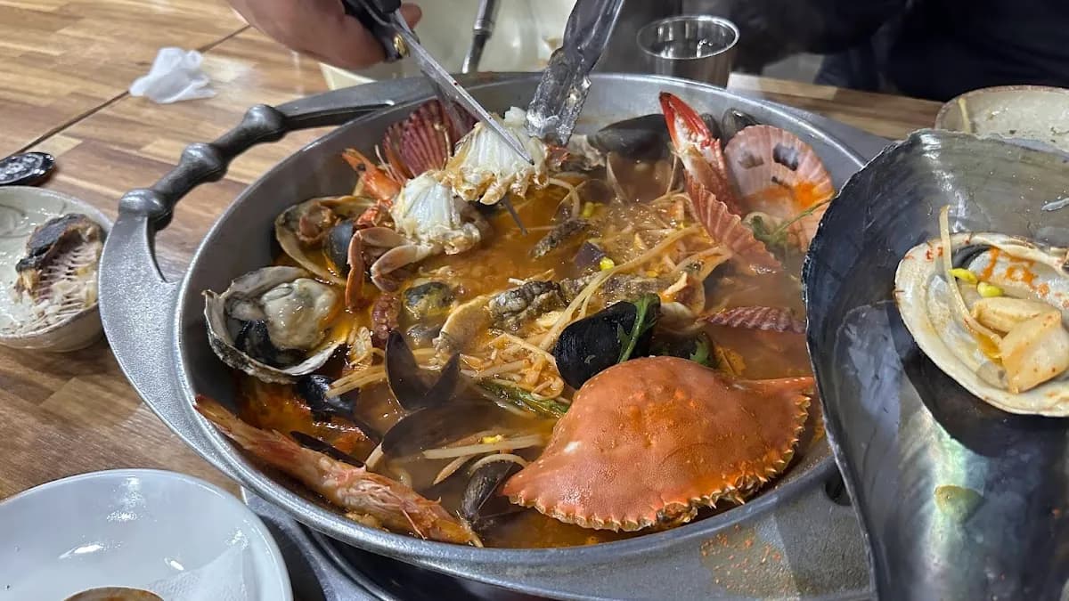 Seogwipo Seafood Stew (Haemul-tang) 5