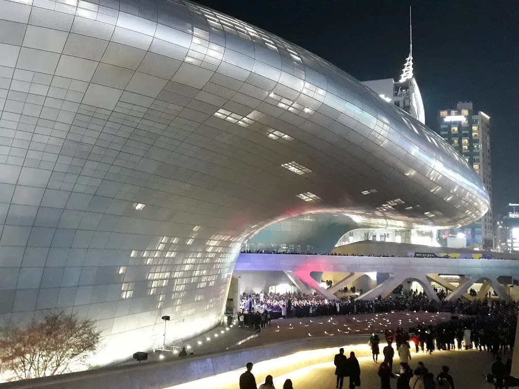 Dongdaemun Design Plaza (DDP) 2