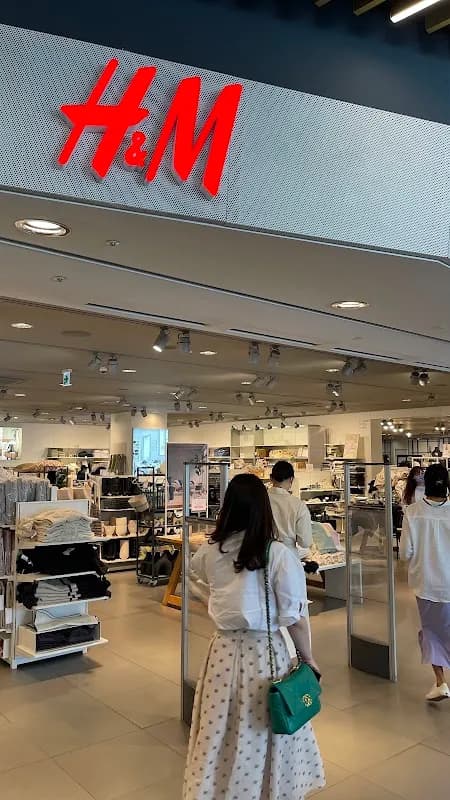 Seoul Mart Attack: K-Beauty, Snacks & Fashion Shopping Route 6