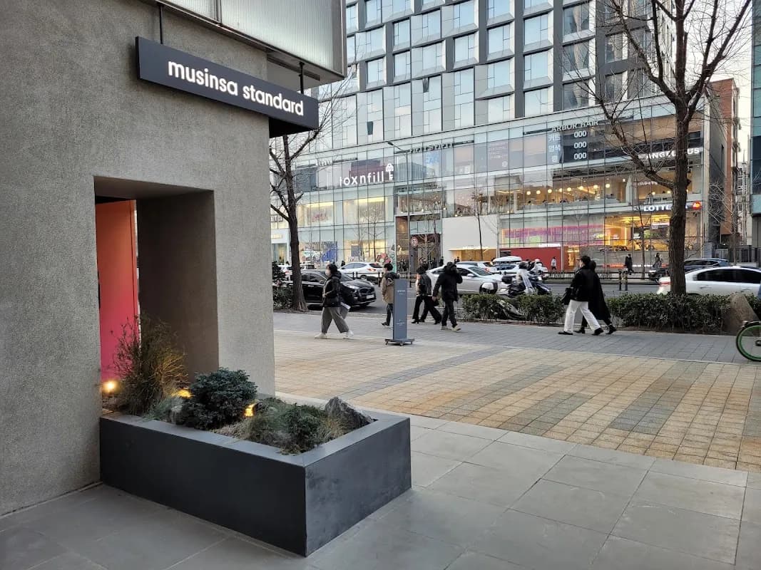 Seoul Mart Attack: K-Beauty, Snacks & Fashion Shopping Route 4