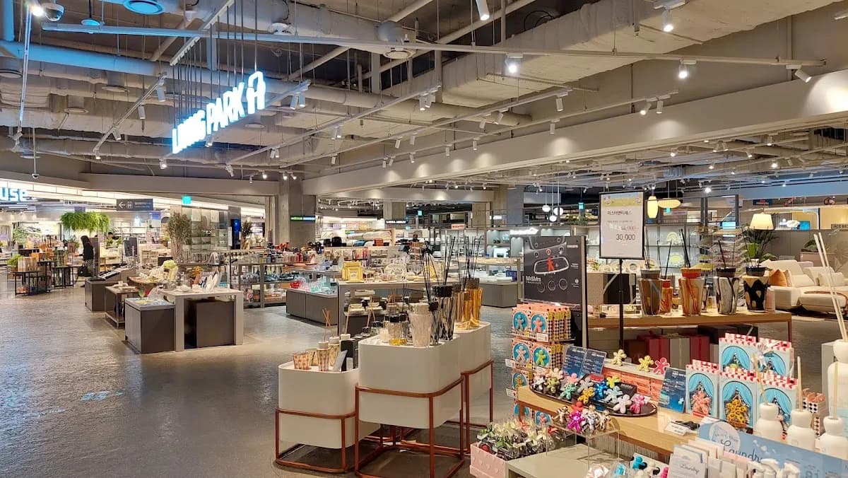 Yongsan I'Park Mall & Electronics Market 3