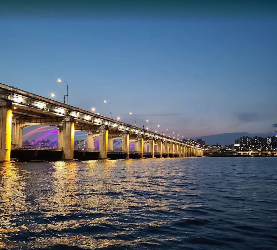 Banpo Bridge Rainbow Fountain 1