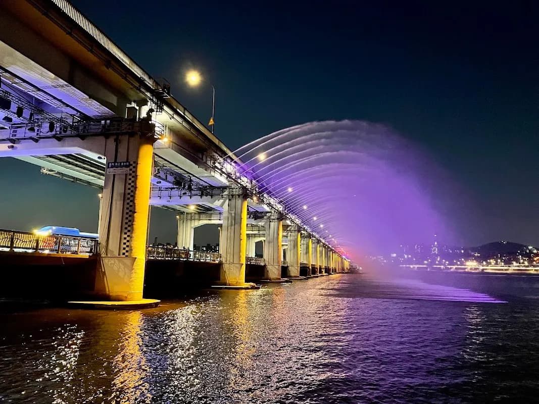 Banpo Bridge Rainbow Fountain 2