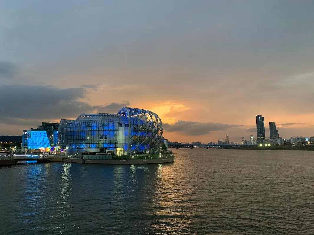 Banpo Bridge Rainbow Fountain 4