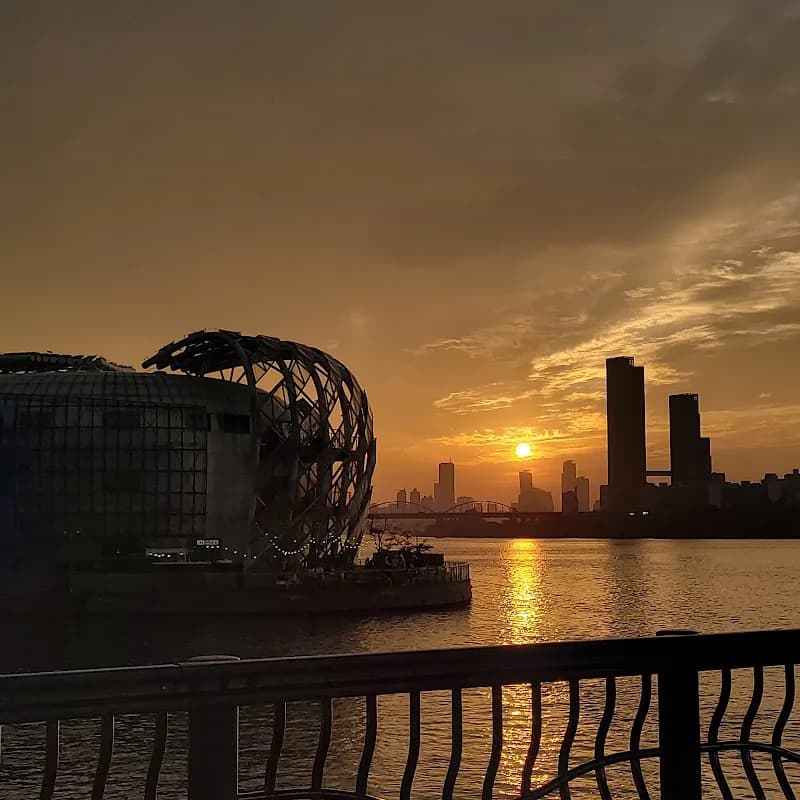 Banpo Bridge Rainbow Fountain 5