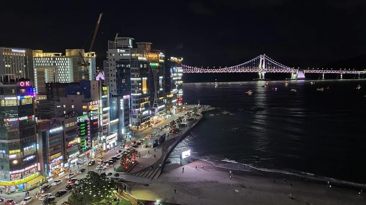 Gwangalli Beach & Diamond Bridge 3