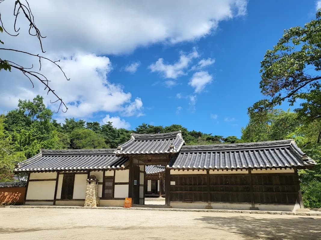 Heo Gyun Heo Nanseolheon Memorial Park 1
