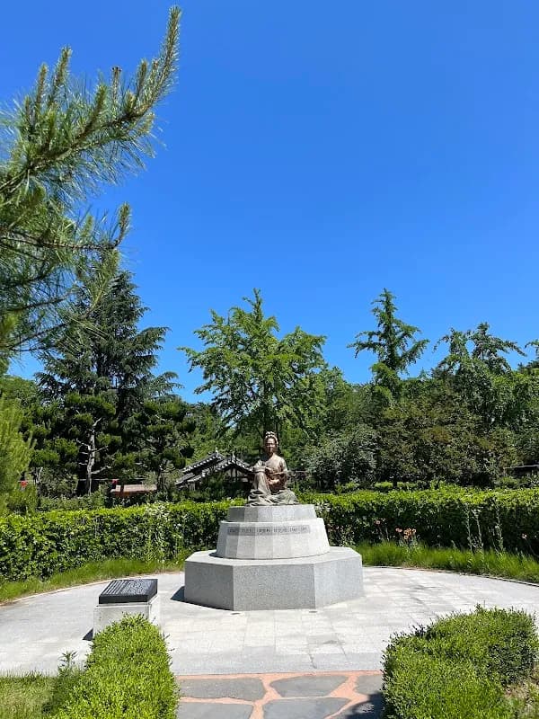 Heo Gyun Heo Nanseolheon Memorial Park 2