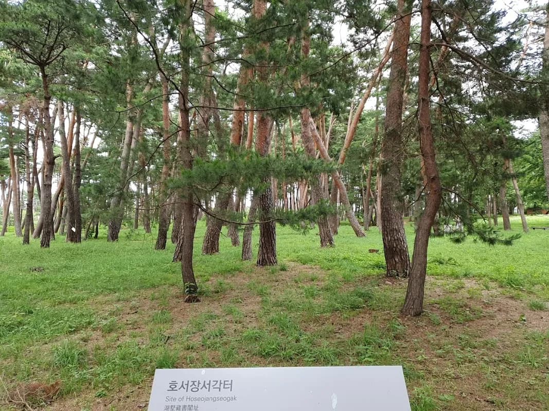Heo Gyun Heo Nanseolheon Memorial Park 4