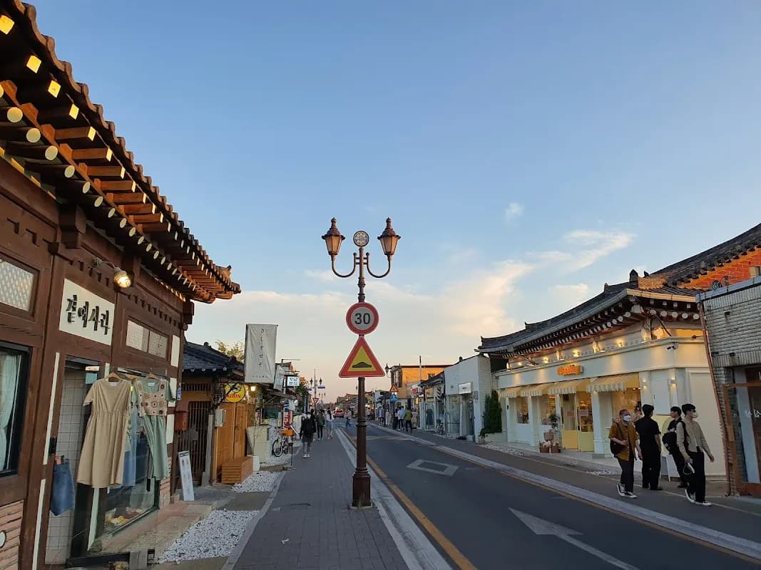 Hwangnidan-gil Street 3