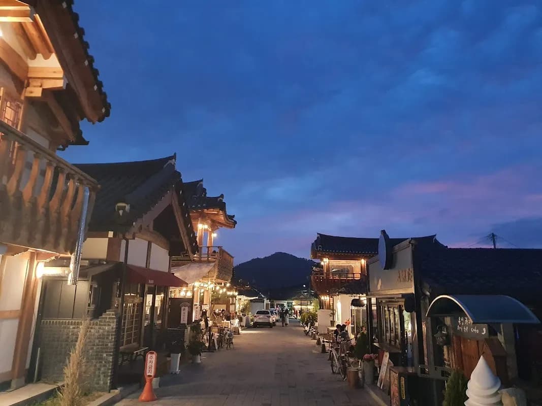 Hwangnidan-gil Street 4