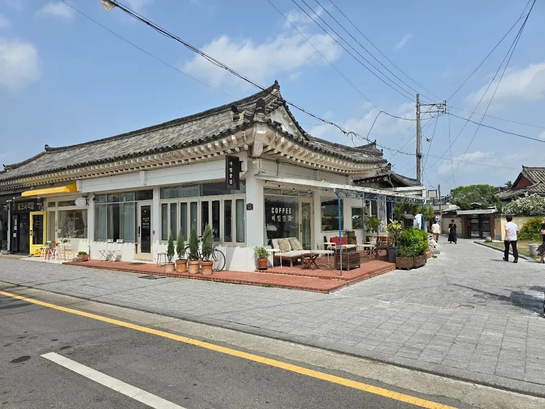 Hwangnidan-gil Street 5