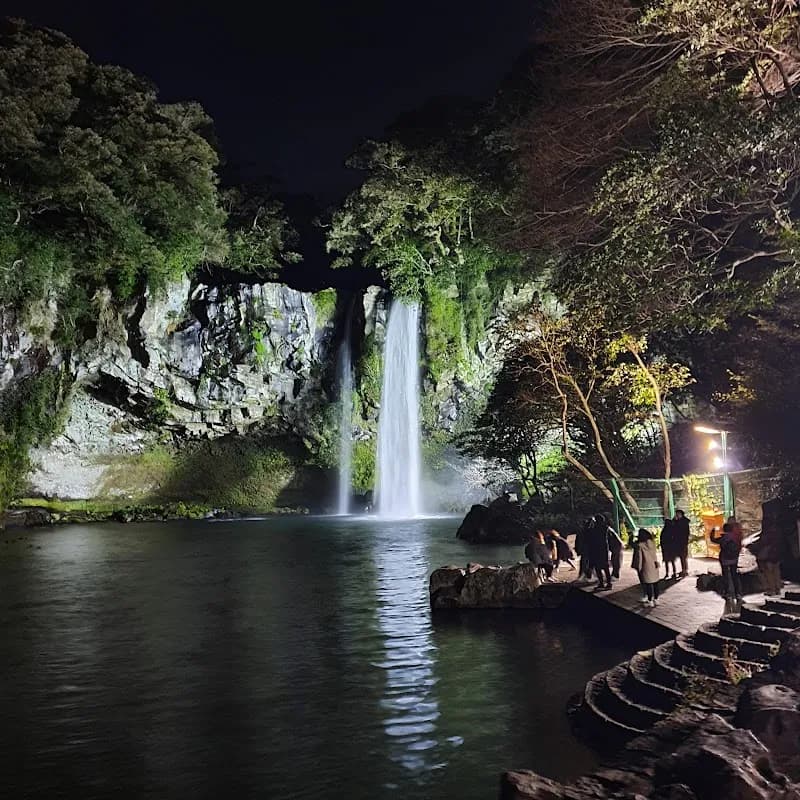 Cheonjiyeon Waterfall 2