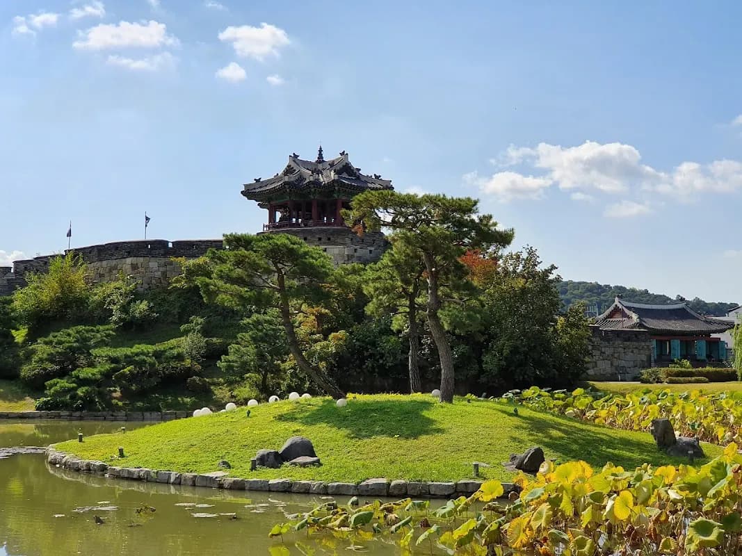Seoul to Suwon Day Trip: UNESCO Fortress, Starfield Library & Chicken 3