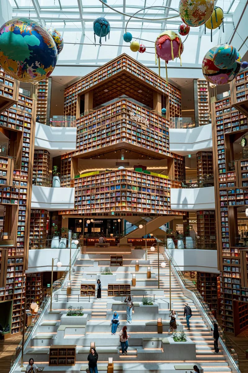 Seoul to Suwon Day Trip: UNESCO Fortress, Starfield Library & Chicken 8