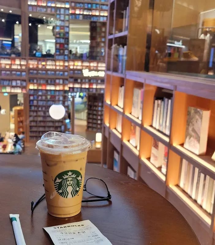 Starfield Library Suwon 4