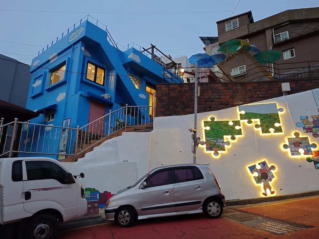 Blue House on The Stairs 5