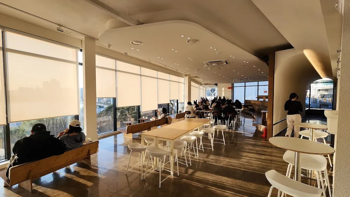 On The Hill Cafe Haeundae 5