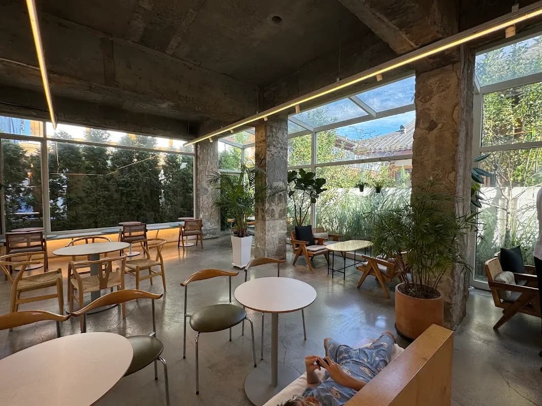 Cafe Neung (Daereungwon View) 4