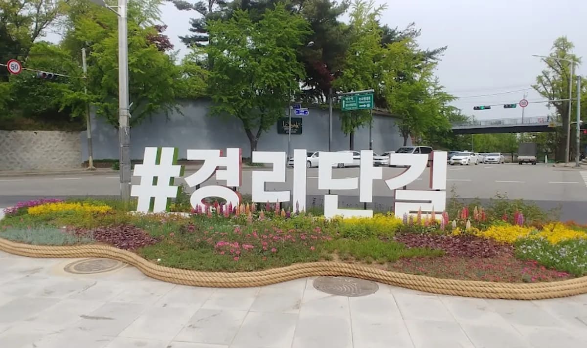 Gyeongnidan-gil Cafes