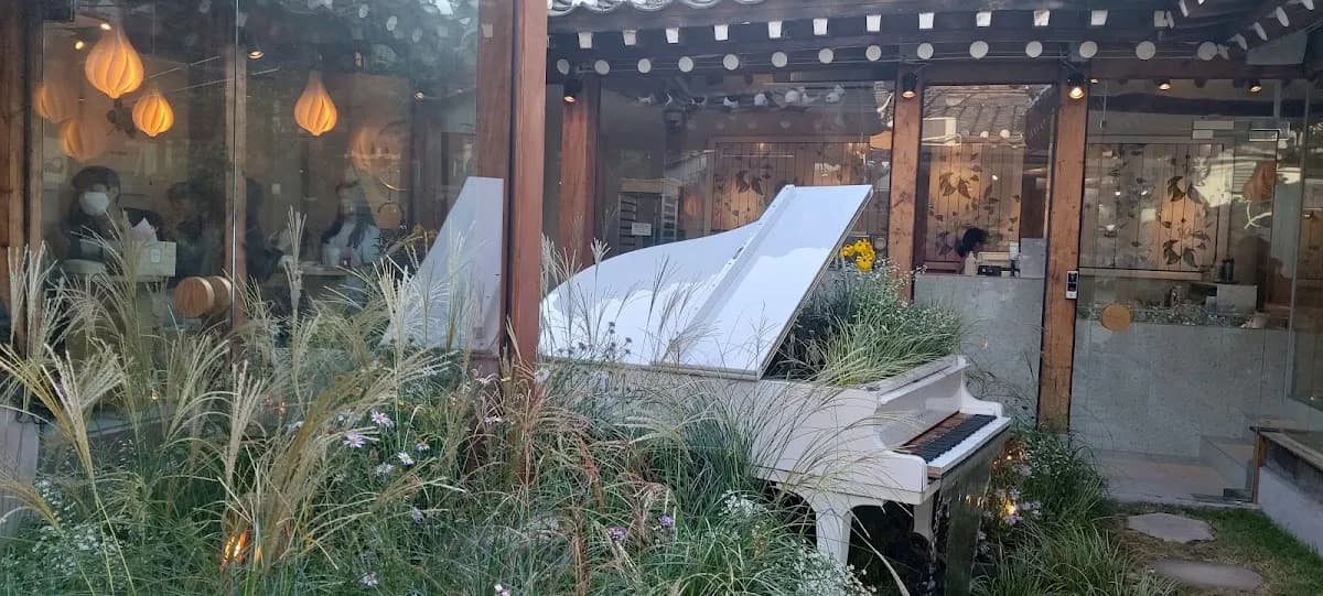 Ikseon-dong Hanok Cafe Street 2