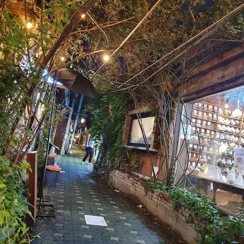 Ikseon-dong Hanok Cafe Street 3