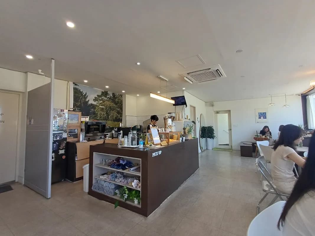 Haenggung-dong Cafe Street