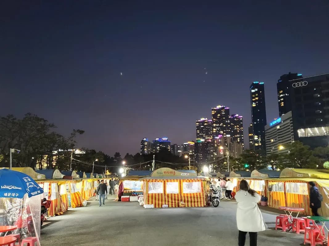 Haeundae Pojangmacha (Night Market Stalls) 3