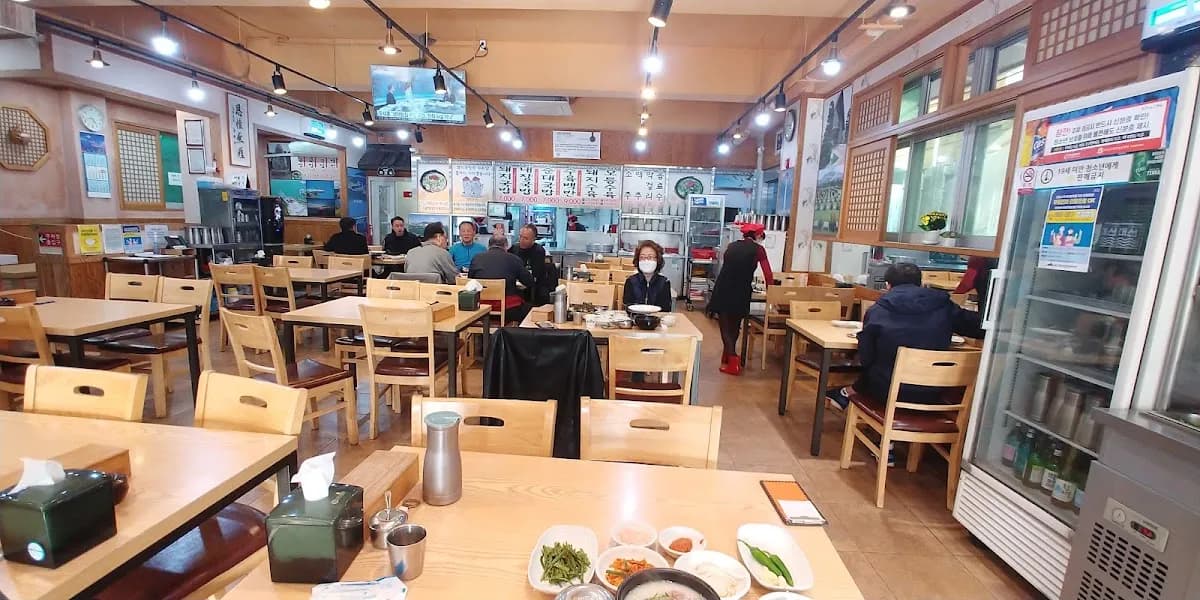 双胞胎猪肉汤饭总店