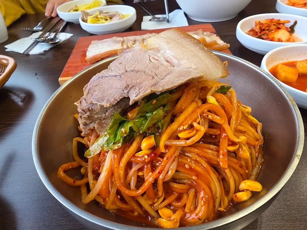 Jeju Grandma's Gogi-Guksu (Pork Noodle Soup) 2