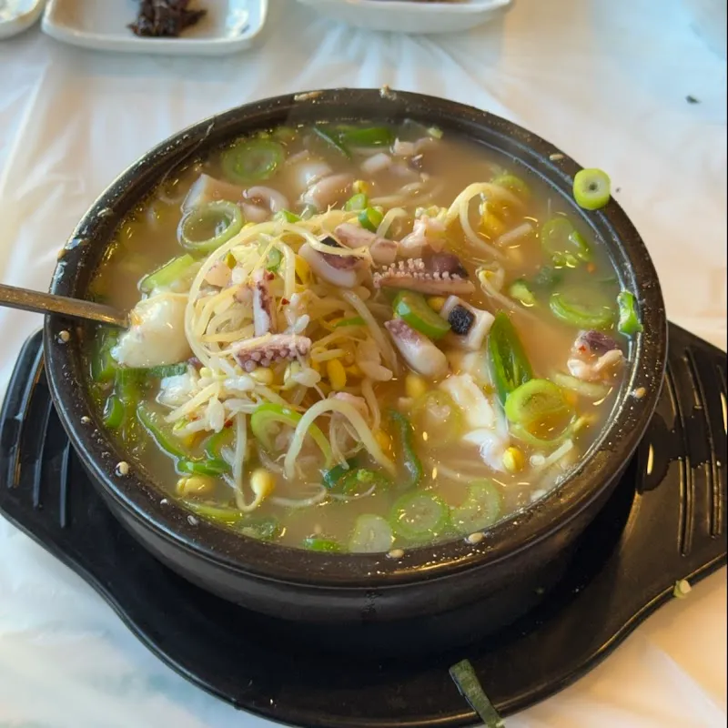 Jeonju Bean Sprout Soup (Kongnamul Gukbap) 4