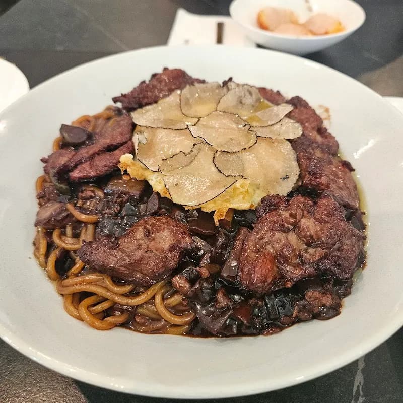 MUTAN Apgujeong Main Store 3