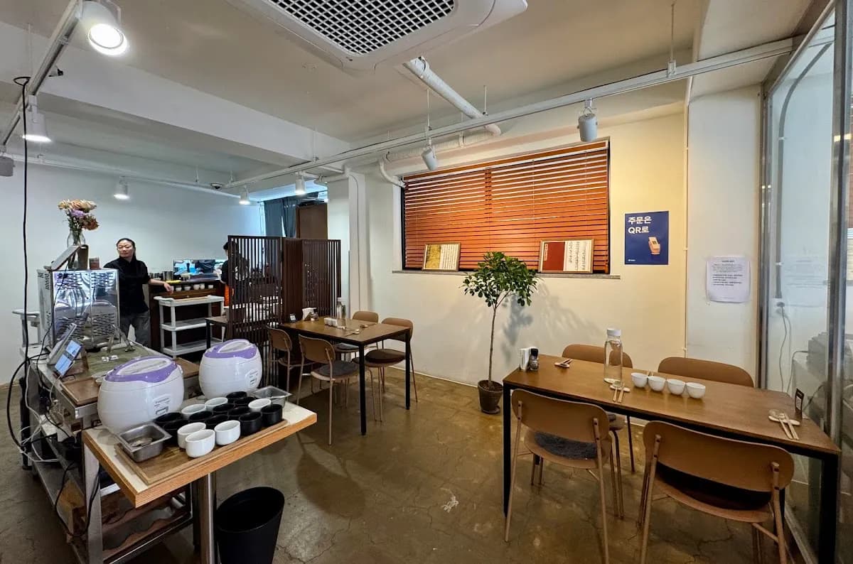 Seoul Solo Dining: Best Restaurants for One 9