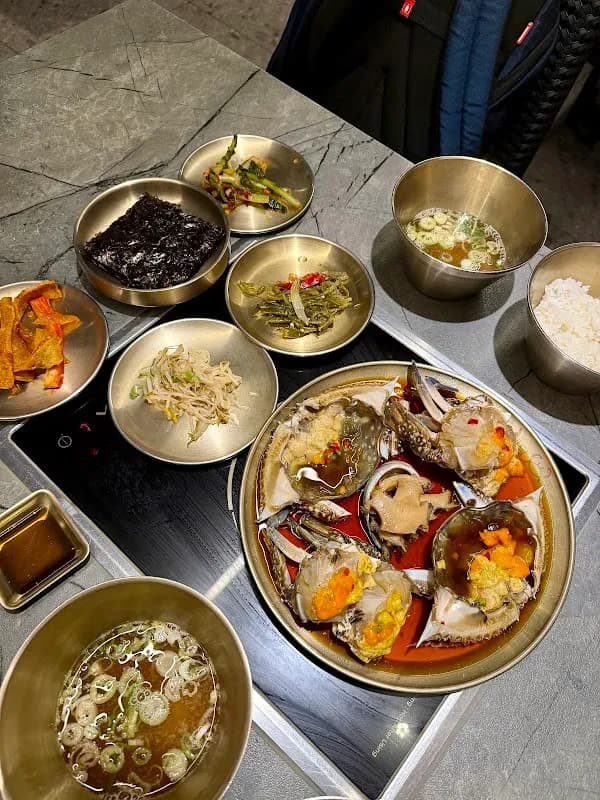 Sinsa Kkotgedang Ganjang Gejang (Soy Sauce Marinated Crab) Restaurant 2