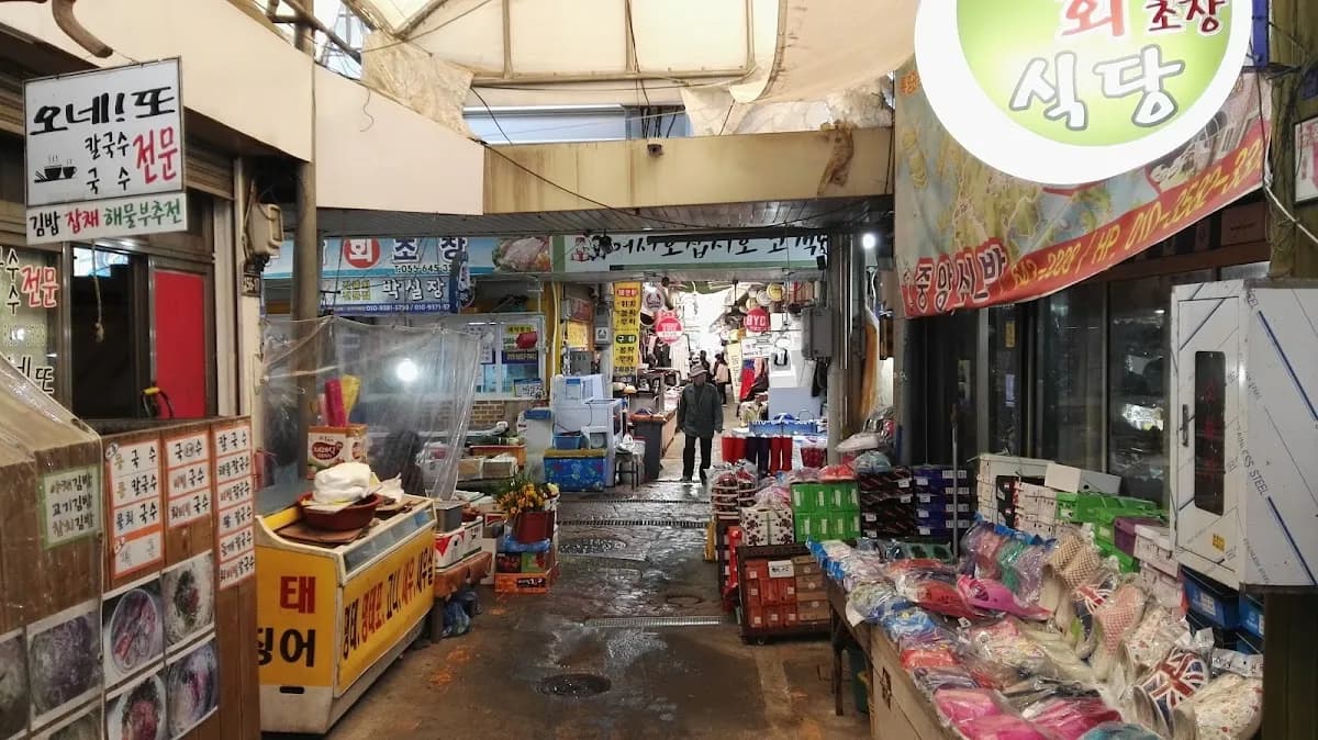 Tongyeong Coastal Food Trip: Chungmu Gimbap & Fresh Seafood 2
